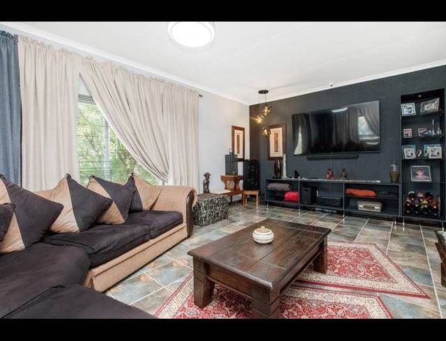 5 BEDROOM HOUSE FOR SALE IN KENMARE